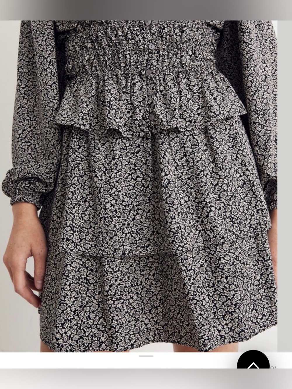 Madewell Pull-on Tiered Mini Skirt Size 10
Tudor Floral Black White